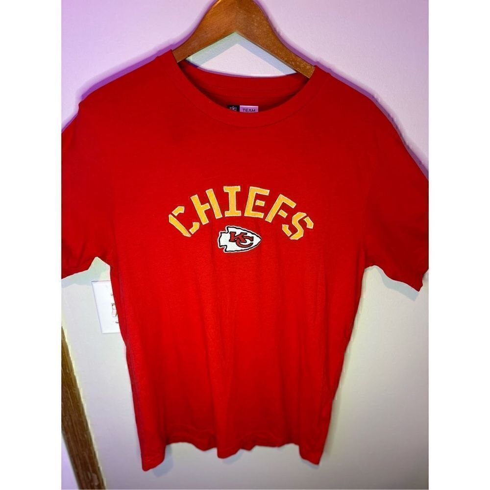 NFL Kansas City Chiefs T-shirt Men’s Large Red Spell-out Stitched Embroidered